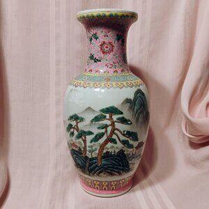 Beautiful antique large famille rose Chinese signed scene vase